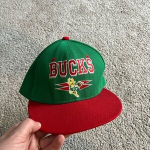 Mitchell & Ness Milwaukee Bucks Snap-Back Hat Cap Throwback Vintage Design